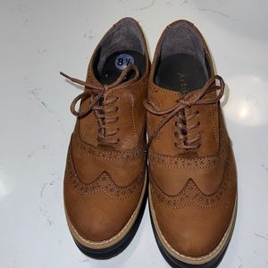 Zigi Artisan Shoes lace up brown 8 1/2 leather wing tip buck women